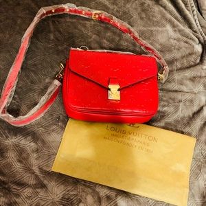 Beautiful red bag, inspire excellent quality!